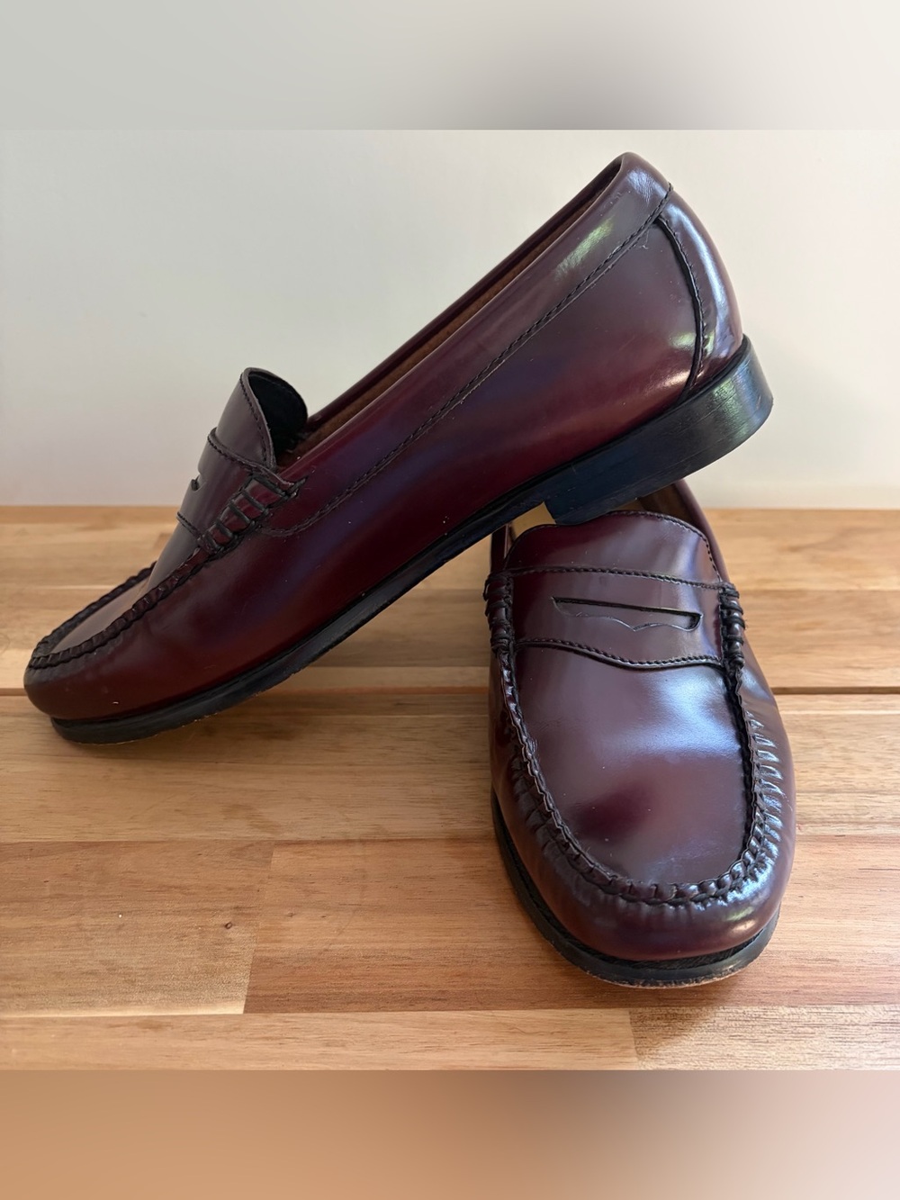 G.H. Bass Women's Whitney Weejuns Penny Loafer size 7W (wide width)